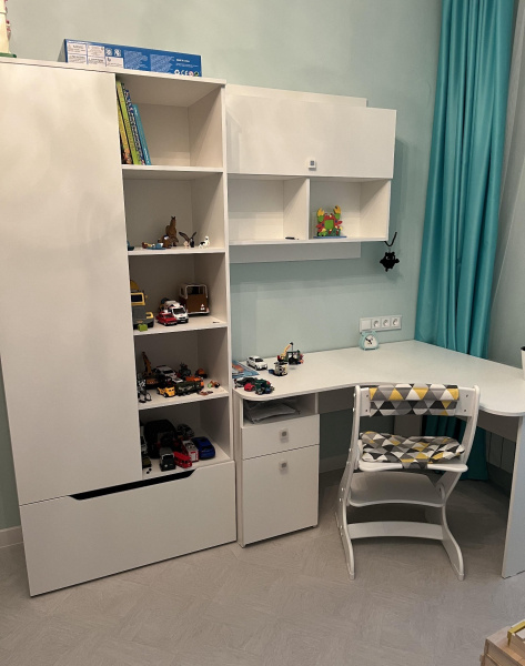 Стол угловой коллекции Умка 1160 мм от Династия Kids